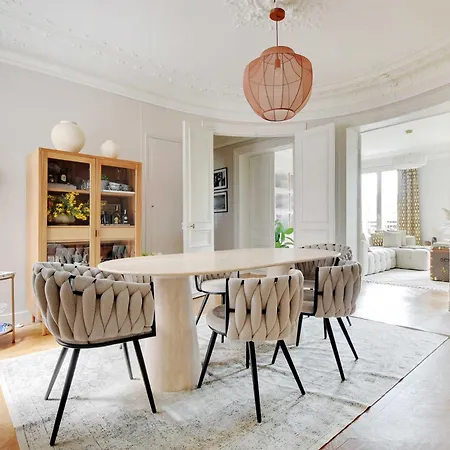 Elegant 2bdr Arc De Triomphe Champs-elysees Apartment