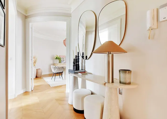 Elegant 2bdr Arc De Triomphe Champs-elysees