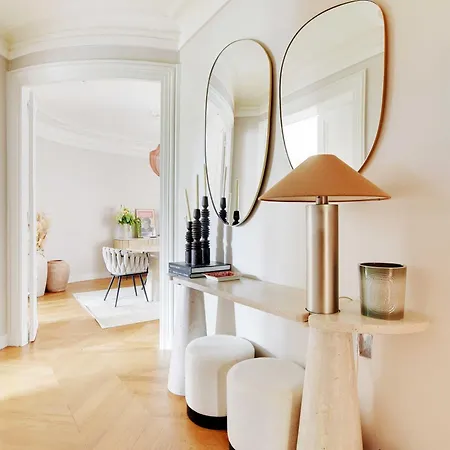 Elegant 2bdr Arc De Triomphe Champs-elysees